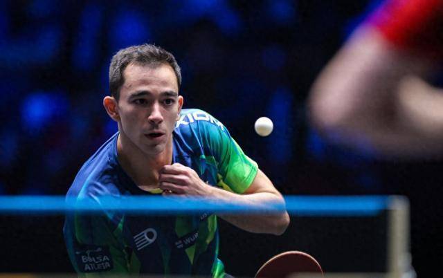 他迅速用安 他迅速用安