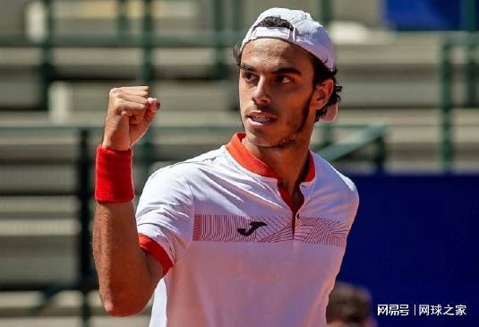 呈现出两条 呈现出两条